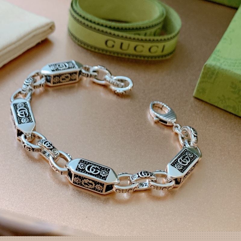 G*u*i bracelets
